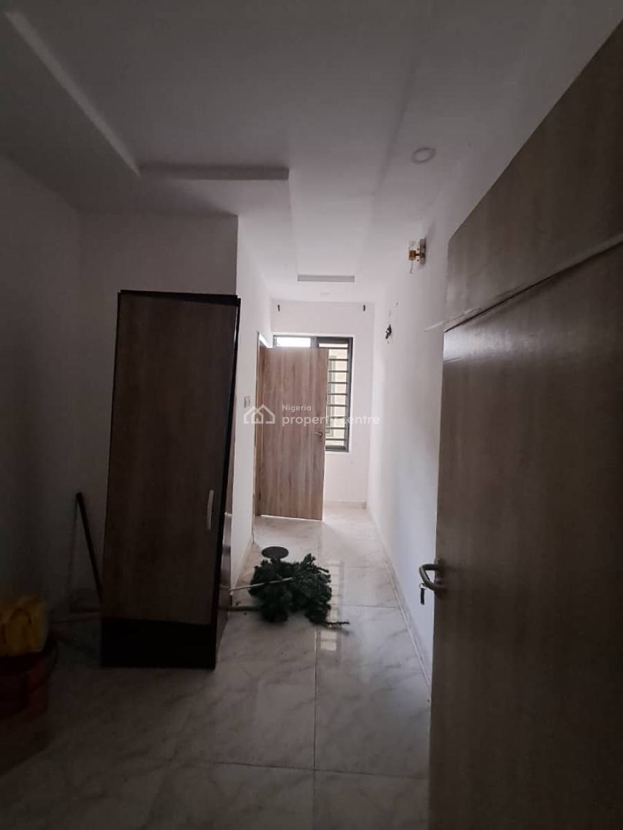 Serviced 3-bedroom Terrace with a Room Bq, Ologolo Lekki, Lekki, Lagos, Terraced Duplex for Rent
