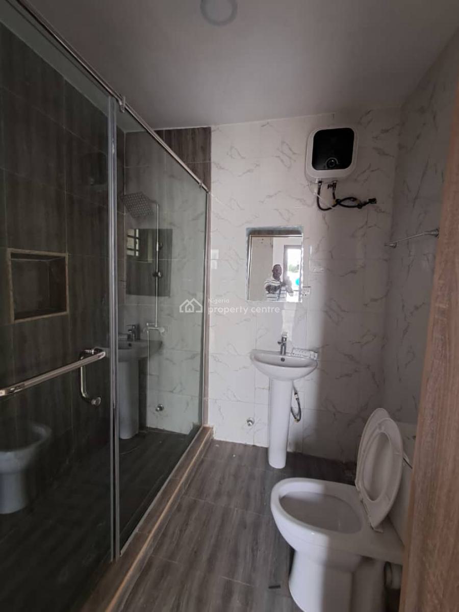 Serviced 3-bedroom Terrace with a Room Bq, Ologolo Lekki, Lekki, Lagos, Terraced Duplex for Rent