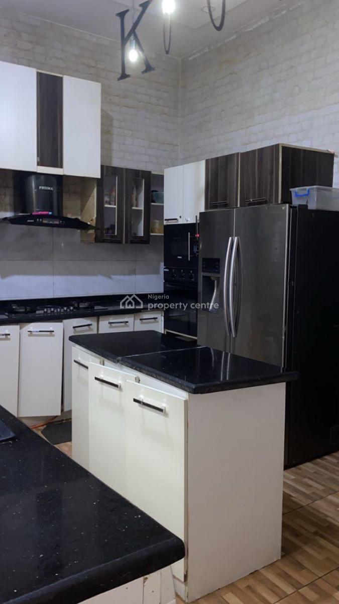 Just in! Spacious and Elegant, Comes Unfurnished, Chevron Drive, Lekki, Lagos, Semi-detached Duplex for Rent