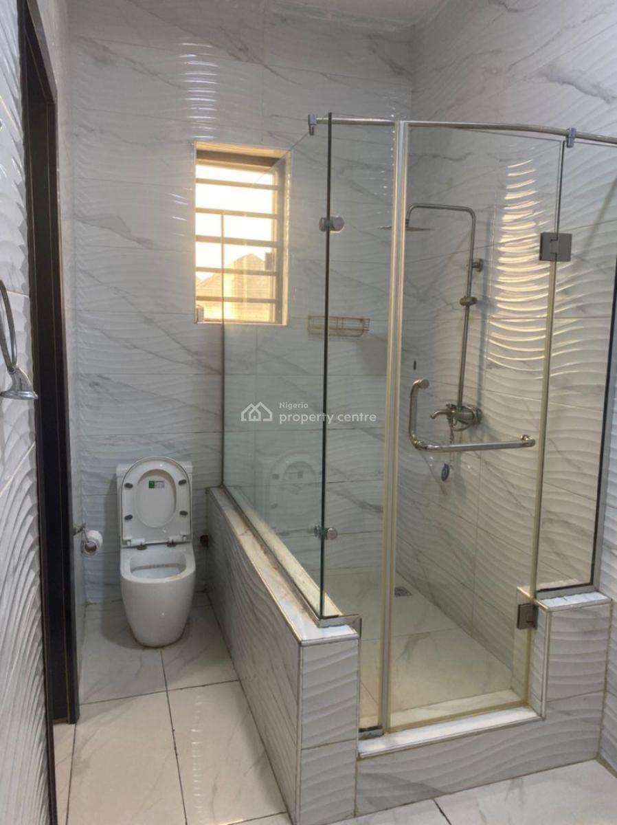 Just in! Spacious and Elegant, Comes Unfurnished, Chevron Drive, Lekki, Lagos, Semi-detached Duplex for Rent