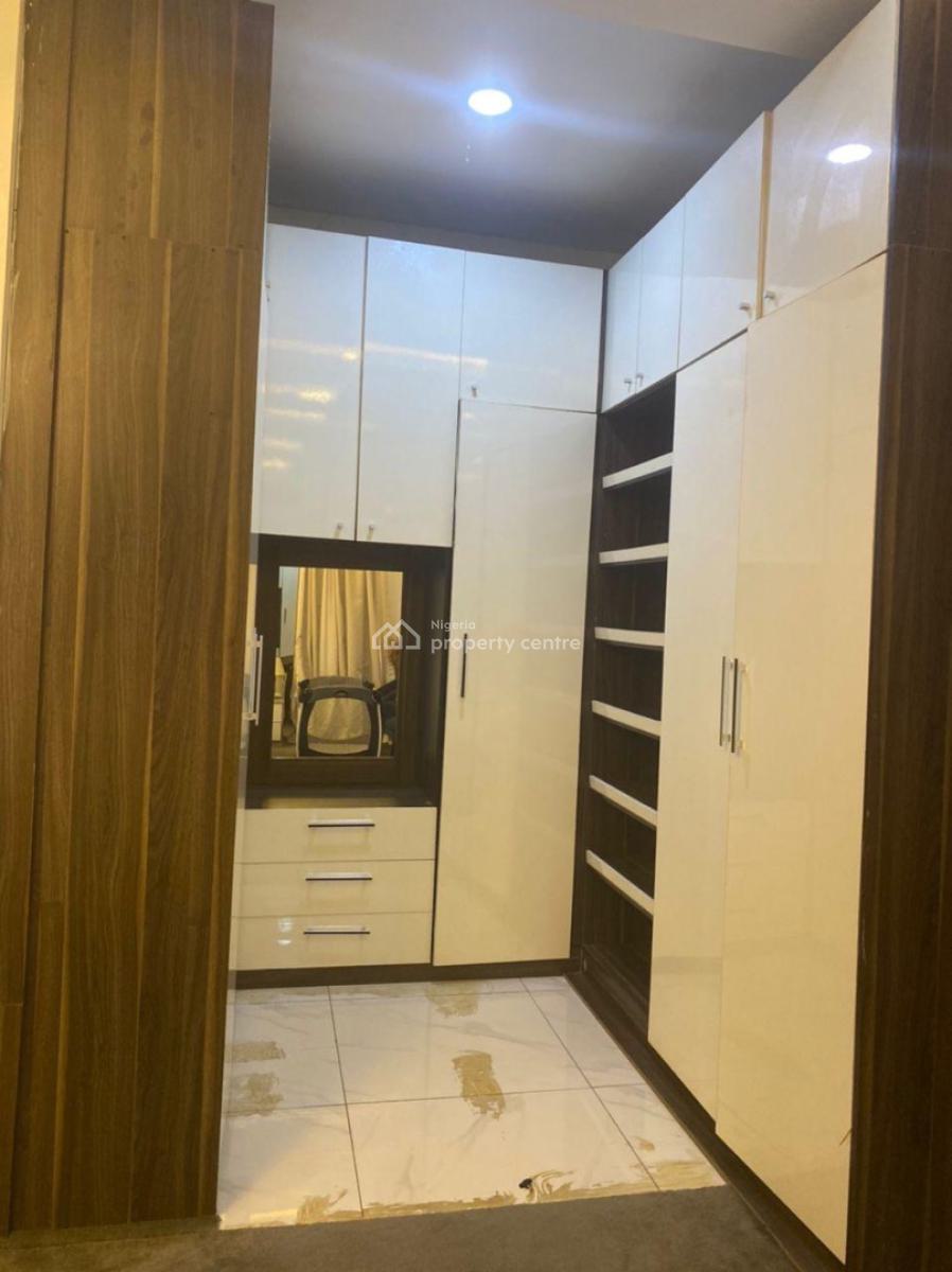 Just in! Spacious and Elegant, Comes Unfurnished, Chevron Drive, Lekki, Lagos, Semi-detached Duplex for Rent