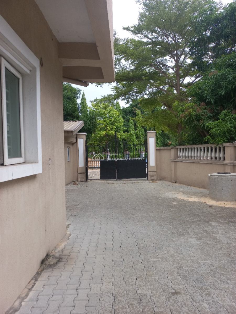 Very Clean 3 Bedroom Apartment (upstairs), Eleganza Gardens, at Vgc Bus Stop, Vgc, Lekki, Lagos, Flat / Apartment for Rent