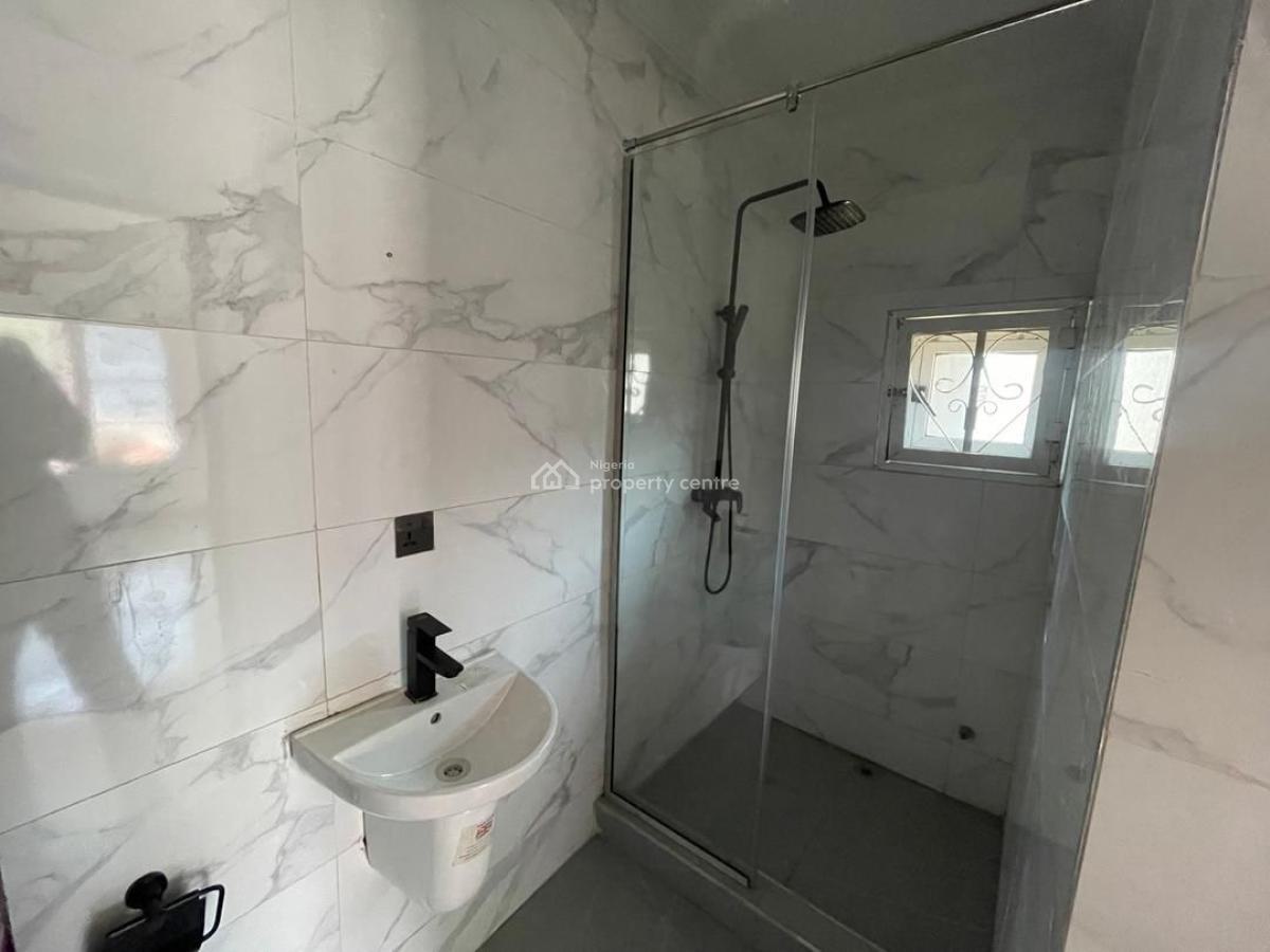 Lovely 3 Bedroom Apartment + Bq in a Serene Location, Lekki Phase 1, Lekki, Lagos, Flat / Apartment for Rent