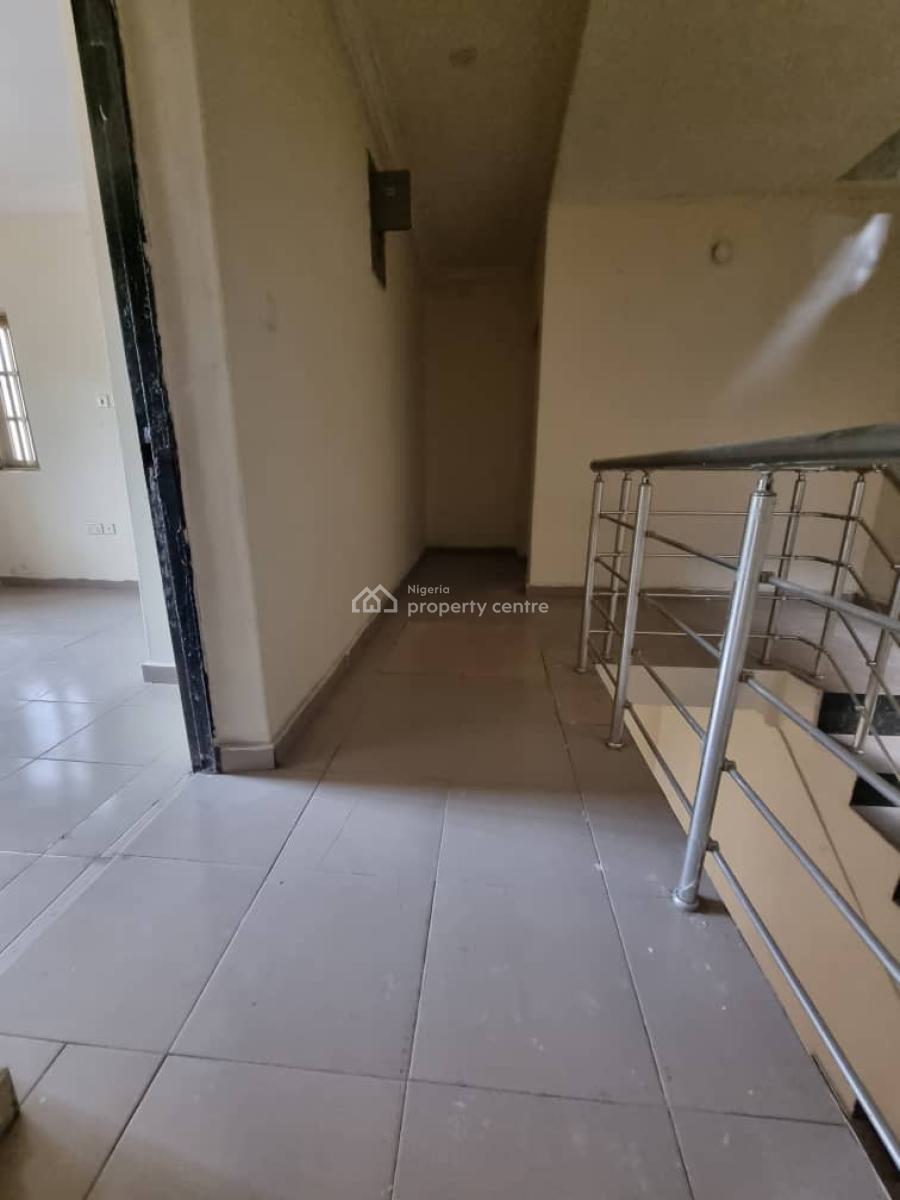 4 Bedroom Apartment in a Secured Estate, Mobile Road, Ajah, Lagos, Flat / Apartment for Rent
