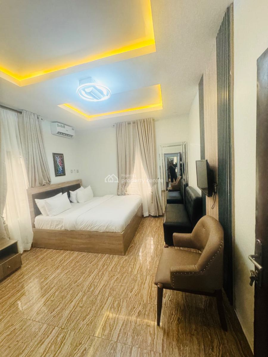 Luxury Three Bedrooms, Palmgrove, Ilupeju, Lagos, Flat / Apartment Short Let