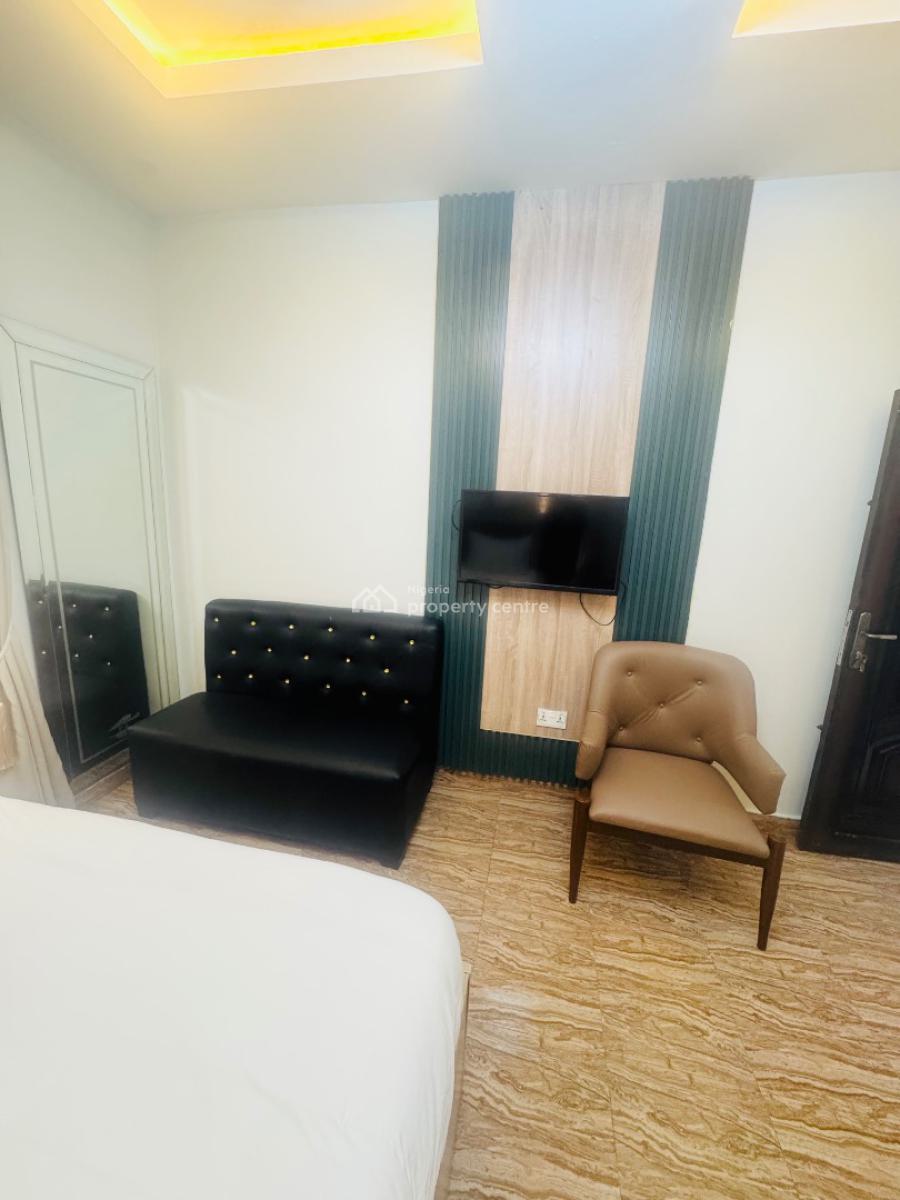 Luxury Three Bedrooms, Palmgrove, Ilupeju, Lagos, Flat / Apartment Short Let