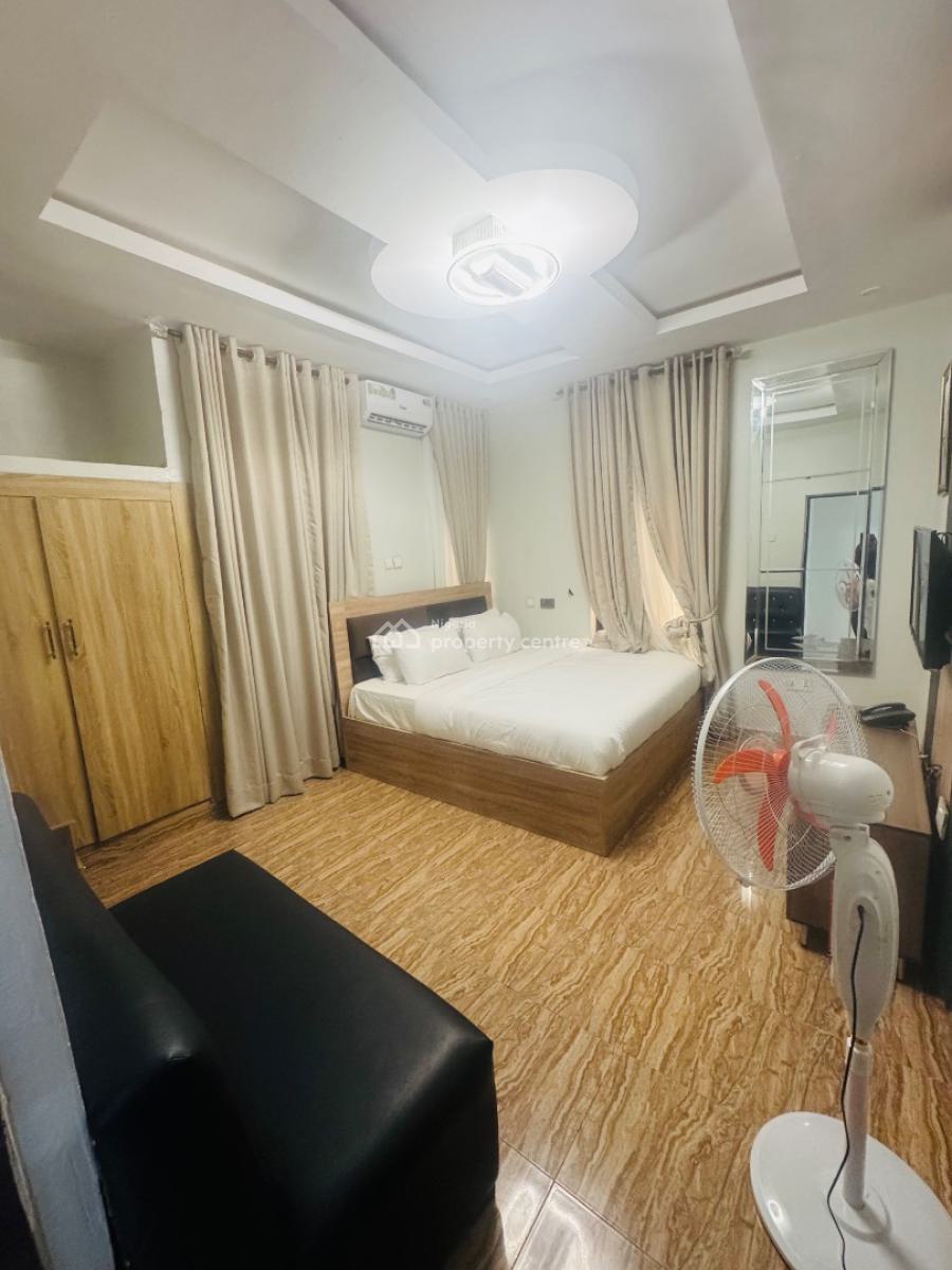 Luxury Three Bedrooms, Palmgrove, Ilupeju, Lagos, Flat / Apartment Short Let