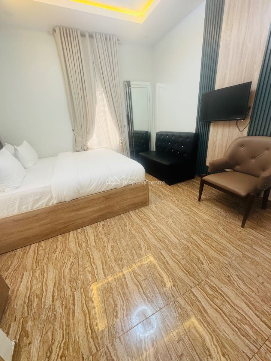 Luxury Three Bedrooms, Palmgrove, Ilupeju, Lagos, Flat / Apartment Short Let