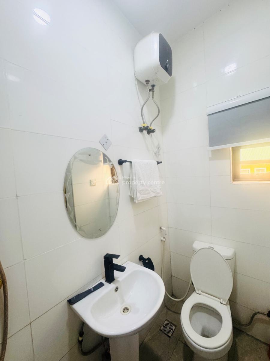 Luxury Three Bedrooms, Palmgrove, Ilupeju, Lagos, Flat / Apartment Short Let