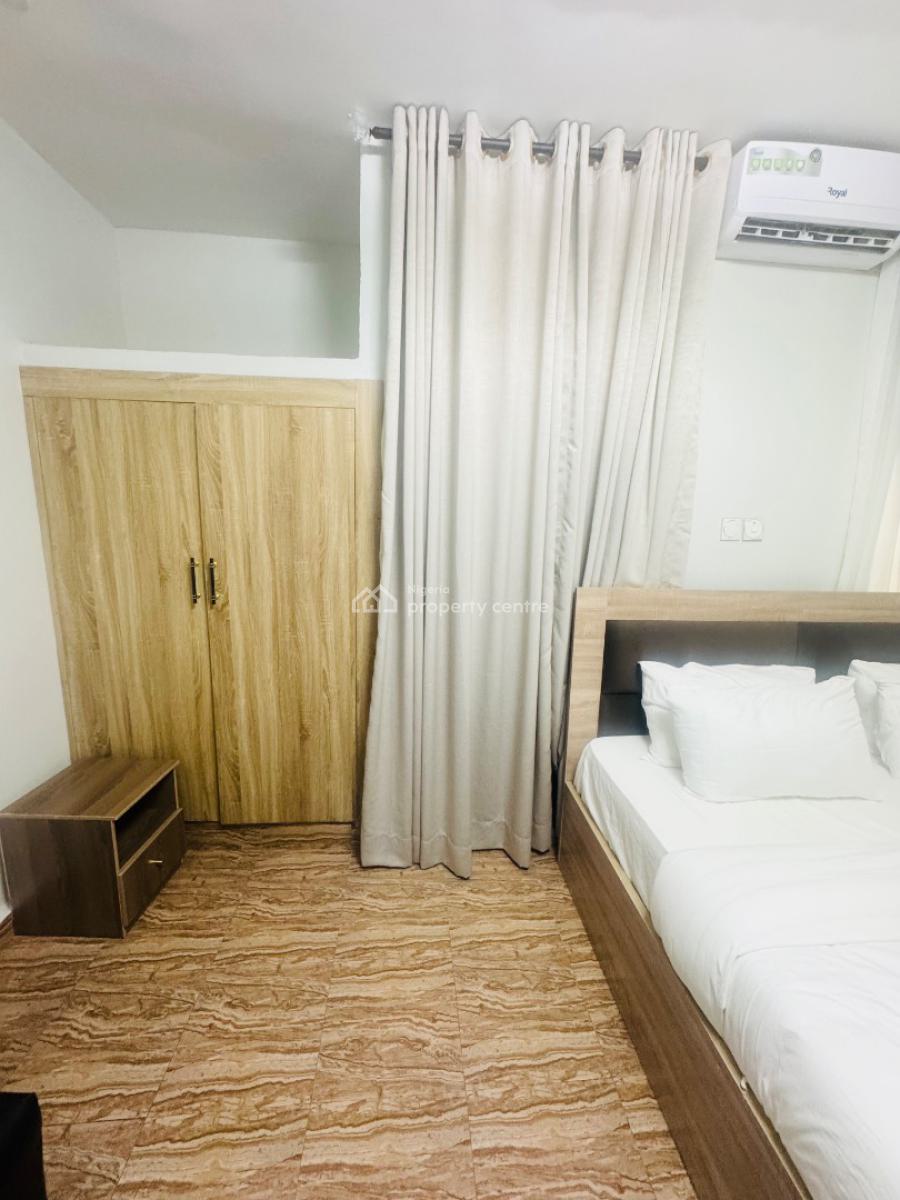 Luxury Three Bedrooms, Palmgrove, Ilupeju, Lagos, Flat / Apartment Short Let