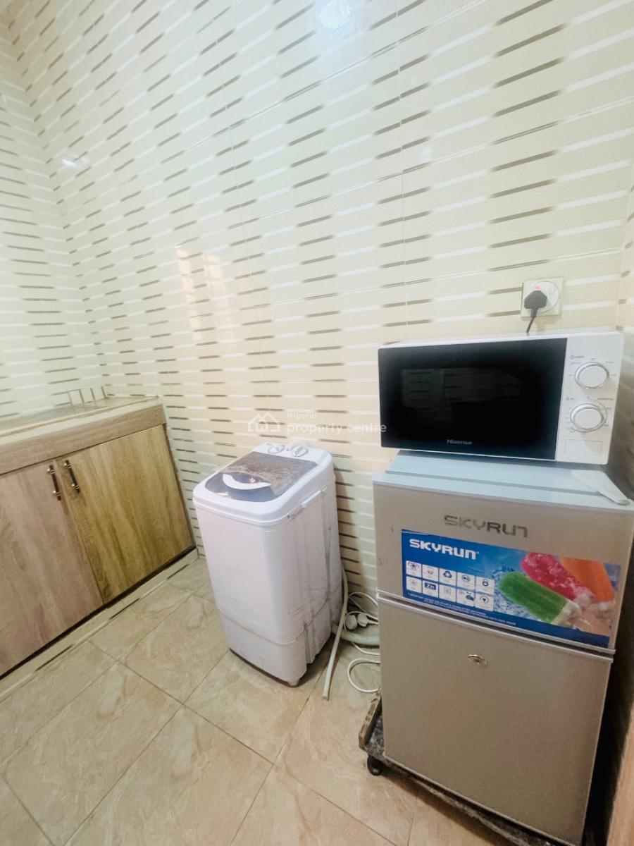 Luxury Three Bedrooms, Palmgrove, Ilupeju, Lagos, Flat / Apartment Short Let