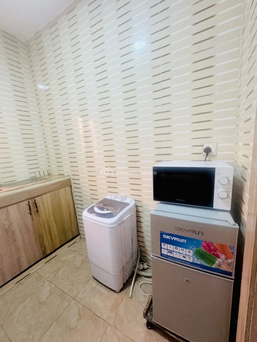 Luxury Three Bedrooms, Palmgrove, Ilupeju, Lagos, Flat / Apartment Short Let