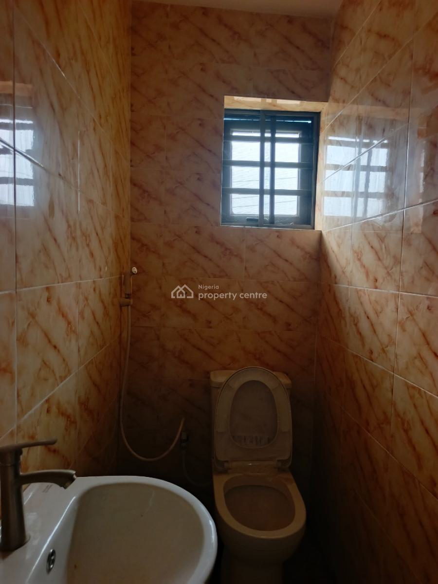 2 Bedrooms, Akeran, Magboro, Ogun, Flat / Apartment for Rent
