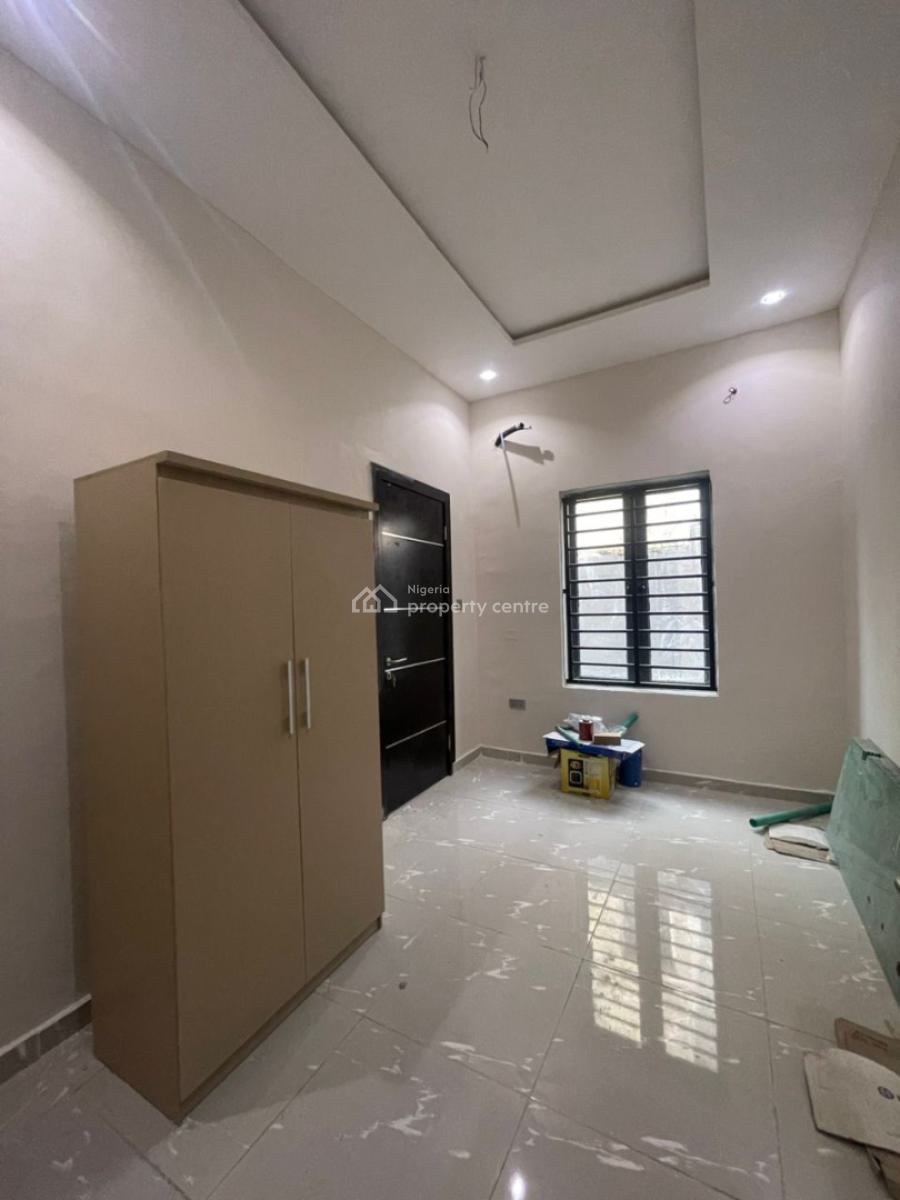 Description: Newly Renovated 4 Bedrooms Semi-detached Duplex + Bq, Off Admiralty Way, Lekki Phase 1, Lekki, Lagos, Semi-detached Duplex for Rent