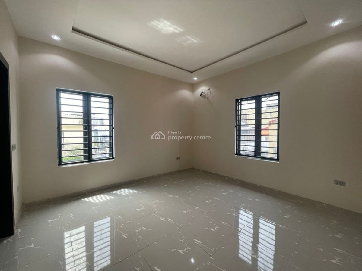 Description: Newly Renovated 4 Bedrooms Semi-detached Duplex + Bq, Off Admiralty Way, Lekki Phase 1, Lekki, Lagos, Semi-detached Duplex for Rent