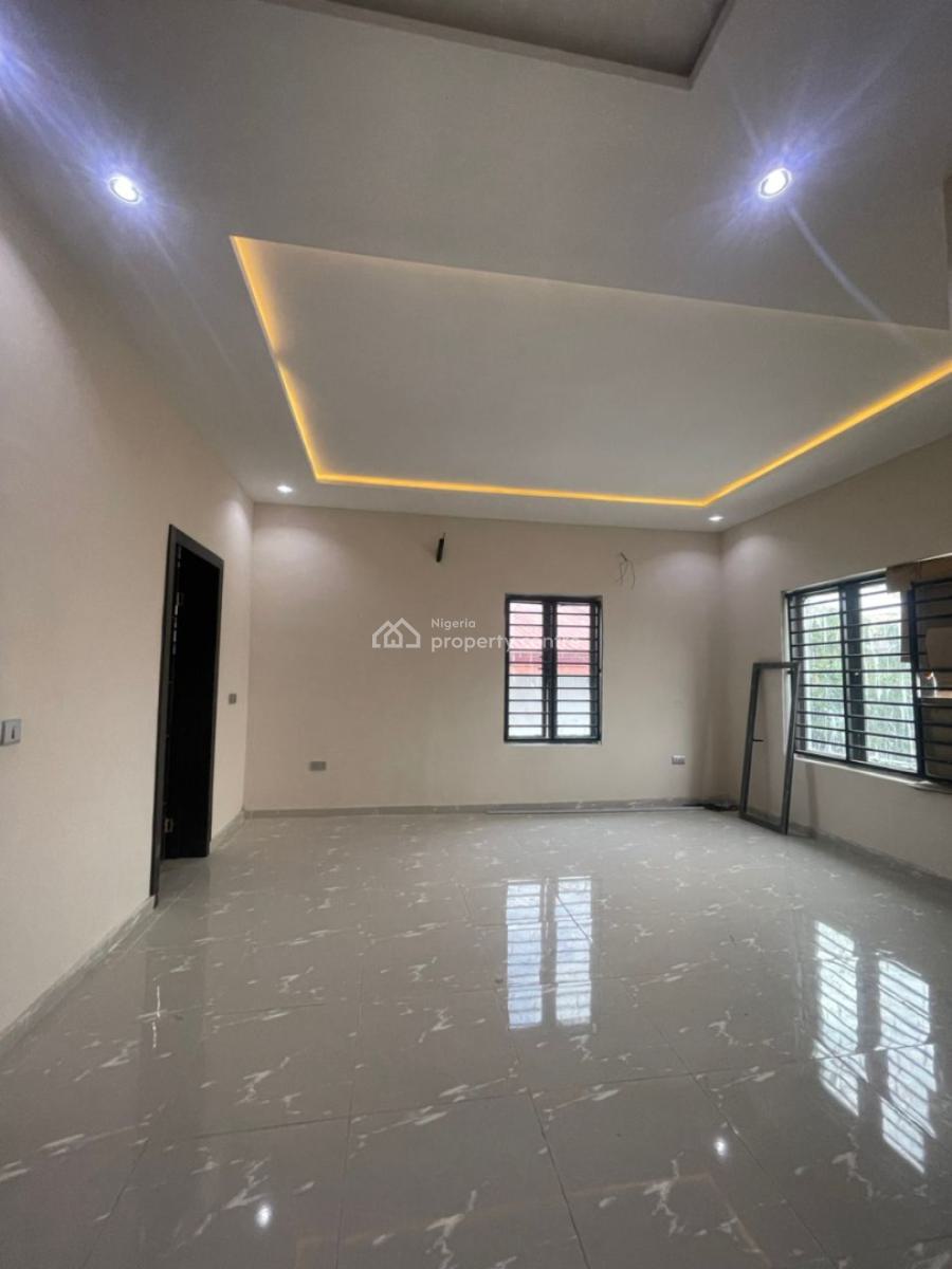 Description: Newly Renovated 4 Bedrooms Semi-detached Duplex + Bq, Off Admiralty Way, Lekki Phase 1, Lekki, Lagos, Semi-detached Duplex for Rent
