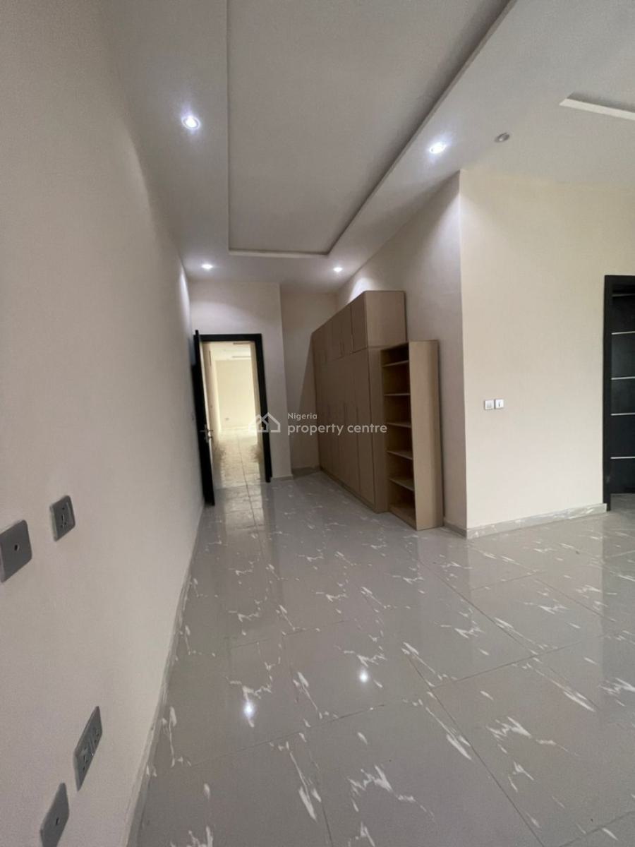Description: Newly Renovated 4 Bedrooms Semi-detached Duplex + Bq, Off Admiralty Way, Lekki Phase 1, Lekki, Lagos, Semi-detached Duplex for Rent