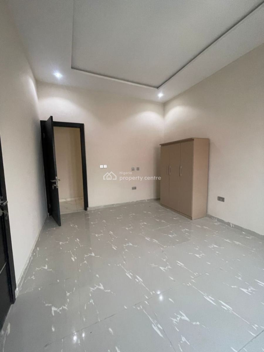 Description: Newly Renovated 4 Bedrooms Semi-detached Duplex + Bq, Off Admiralty Way, Lekki Phase 1, Lekki, Lagos, Semi-detached Duplex for Rent