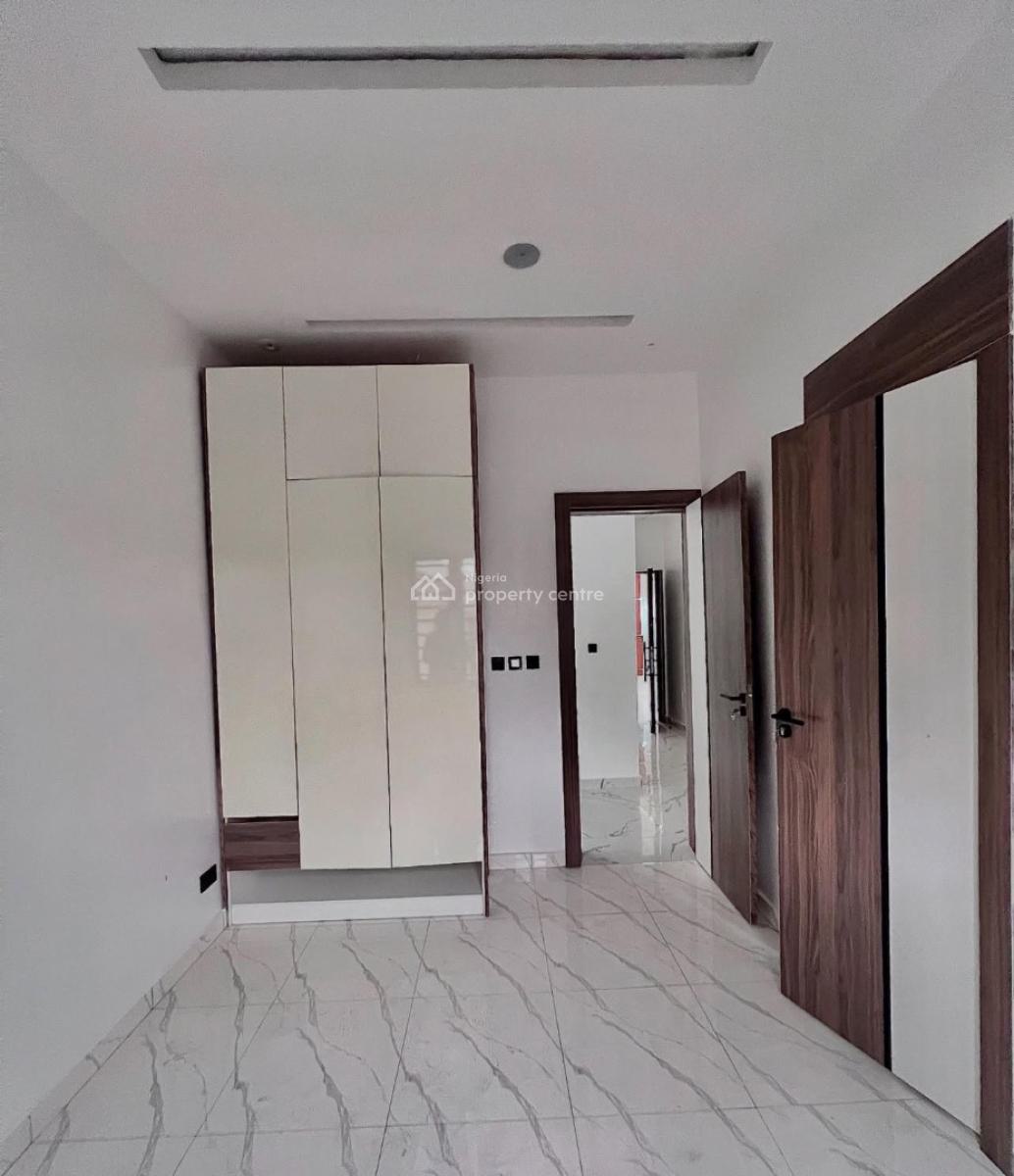 Fully Serviced 2 & 3 Bedroom Apartments, Lekki Phase 1, Lekki, Lagos, Block of Flats for Sale