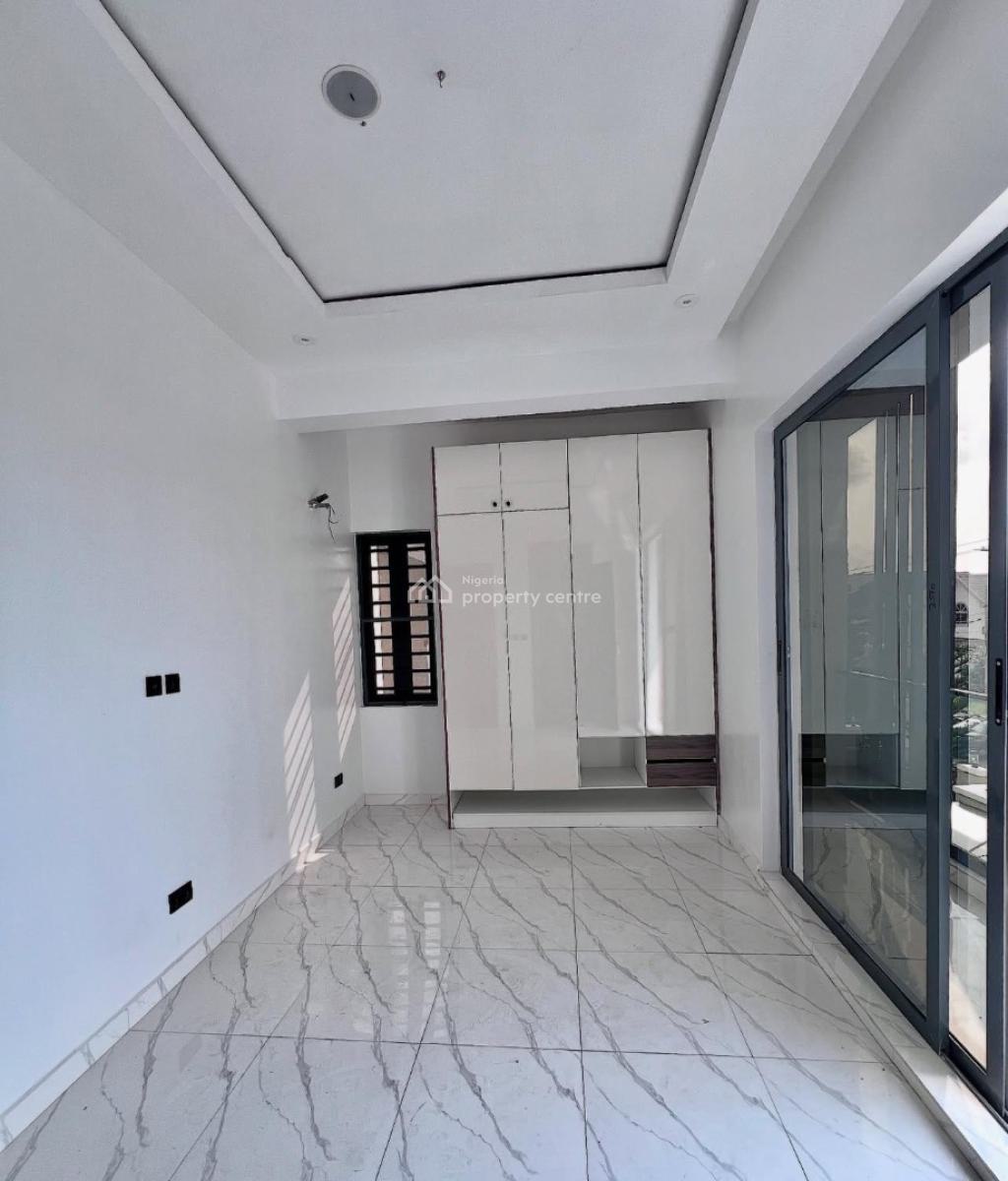 Fully Serviced 2 & 3 Bedroom Apartments, Lekki Phase 1, Lekki, Lagos, Block of Flats for Sale