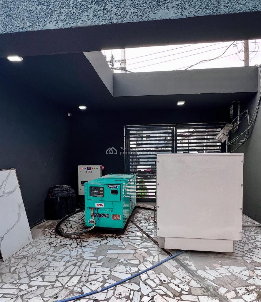 Fully Serviced 2 & 3 Bedroom Apartments, Lekki Phase 1, Lekki, Lagos, Block of Flats for Sale