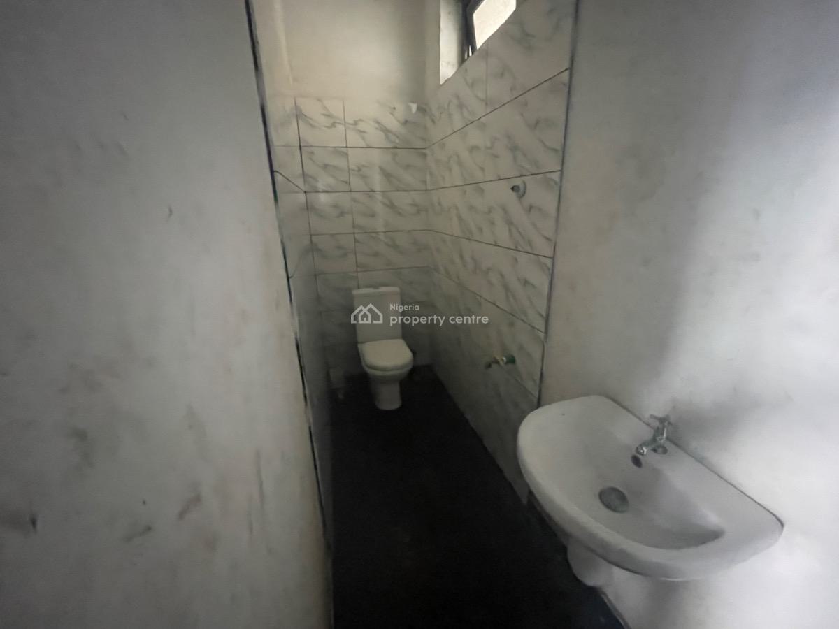 a Spacious Commercial Space for Shop / Office, Lekki Phase 1, Lekki, Lagos, Plaza / Complex / Mall for Rent