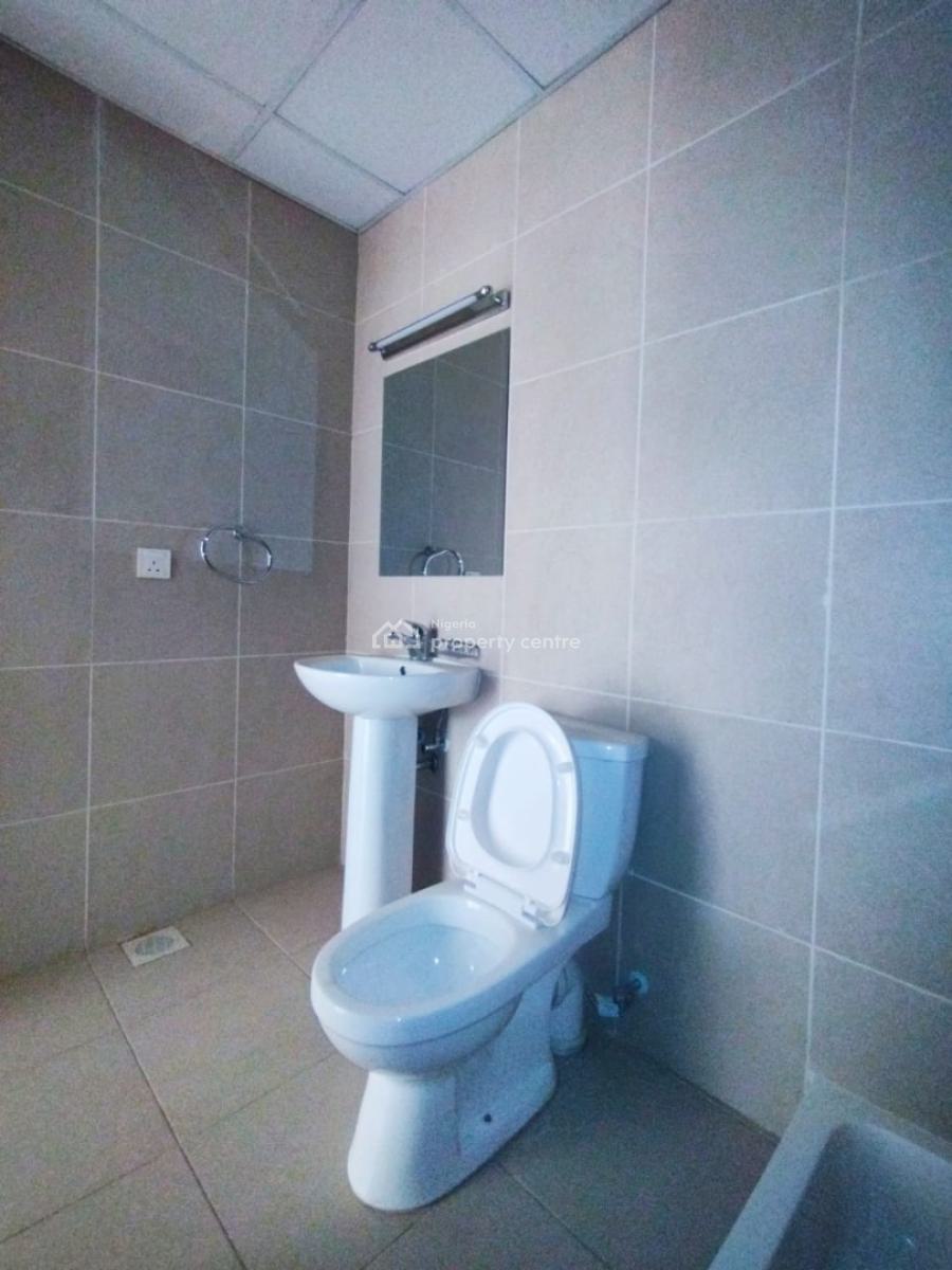 Well Spacious Brand New 3 Bedrooms Apartment with Bq on The Ground Floor, Guzape District, Abuja, Flat / Apartment for Rent