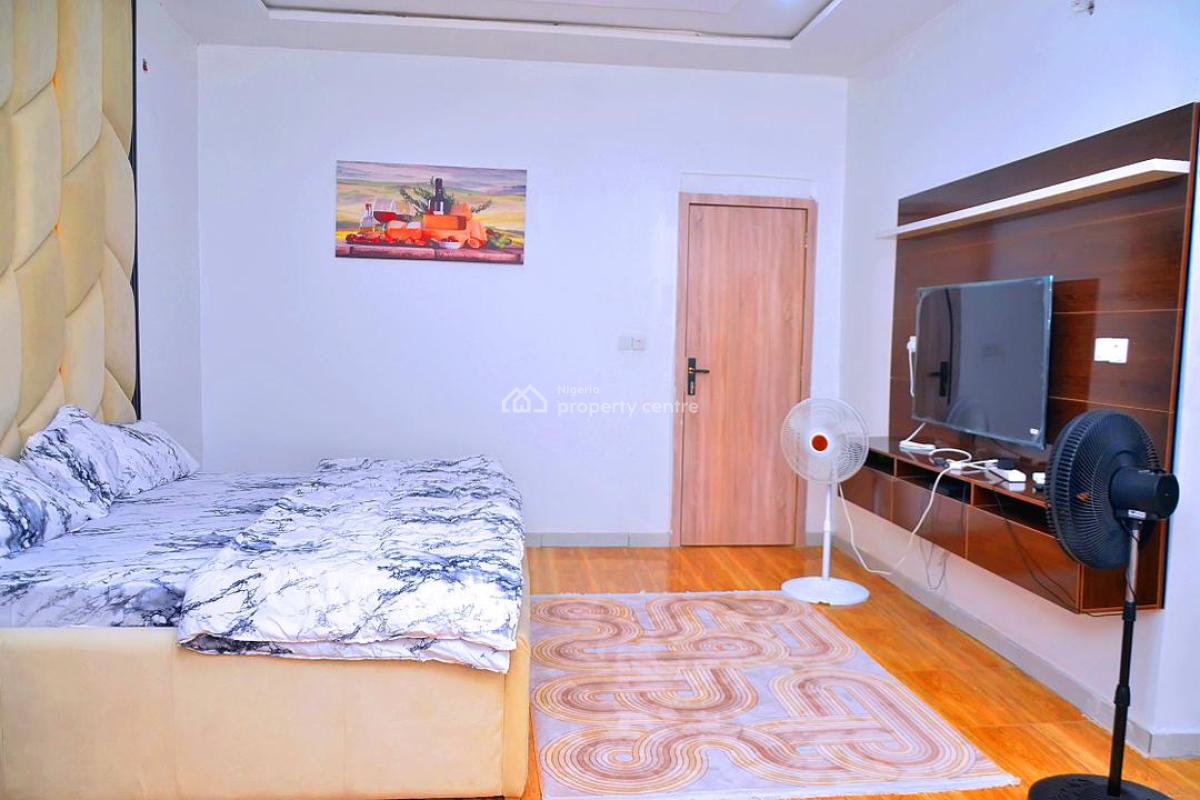 3 Bedrooms Terrace with Gym and Swimming Pool, Lekki, Lagos, Terraced Duplex Short Let