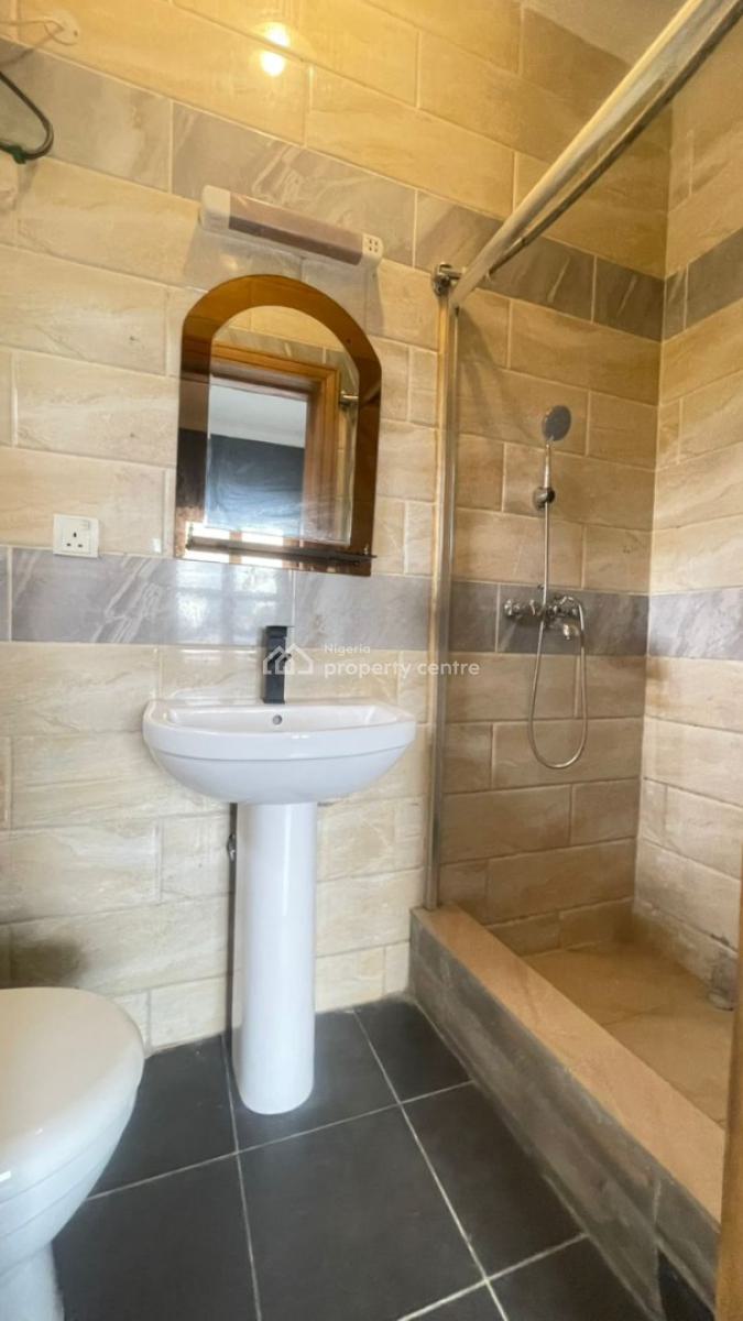 2 Bedroom Flat, Off Omorire Johnson, Lekki Phase 1, Lekki, Lagos, House for Rent