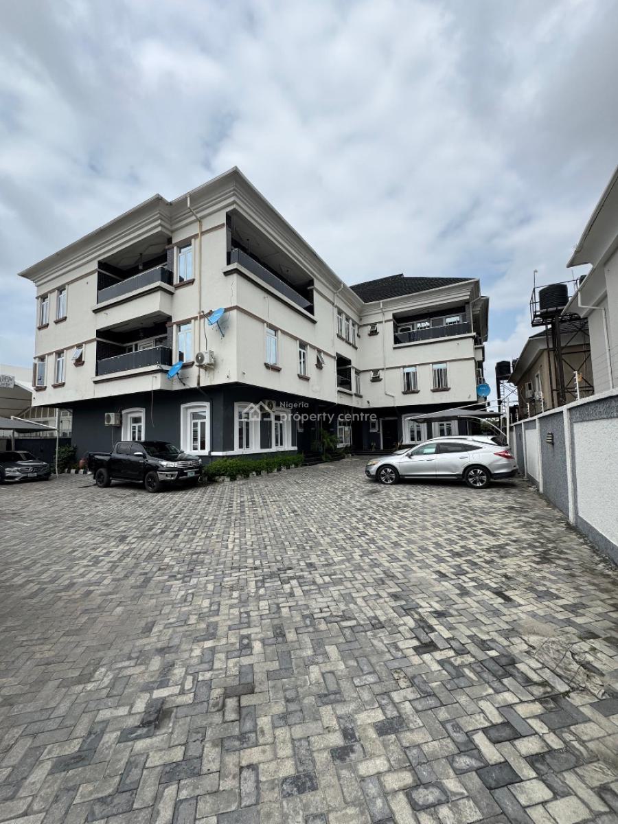 𝐖𝐄𝐋𝐋 𝐌𝐀𝐈𝐍𝐓𝐀𝐈𝐍𝐄𝐃 3 𝐁𝐄𝐃𝐑𝐎𝐎𝐌 𝐓𝐄𝐑𝐑𝐀𝐂𝐄, Lekki, Lagos, Terraced Duplex for Rent