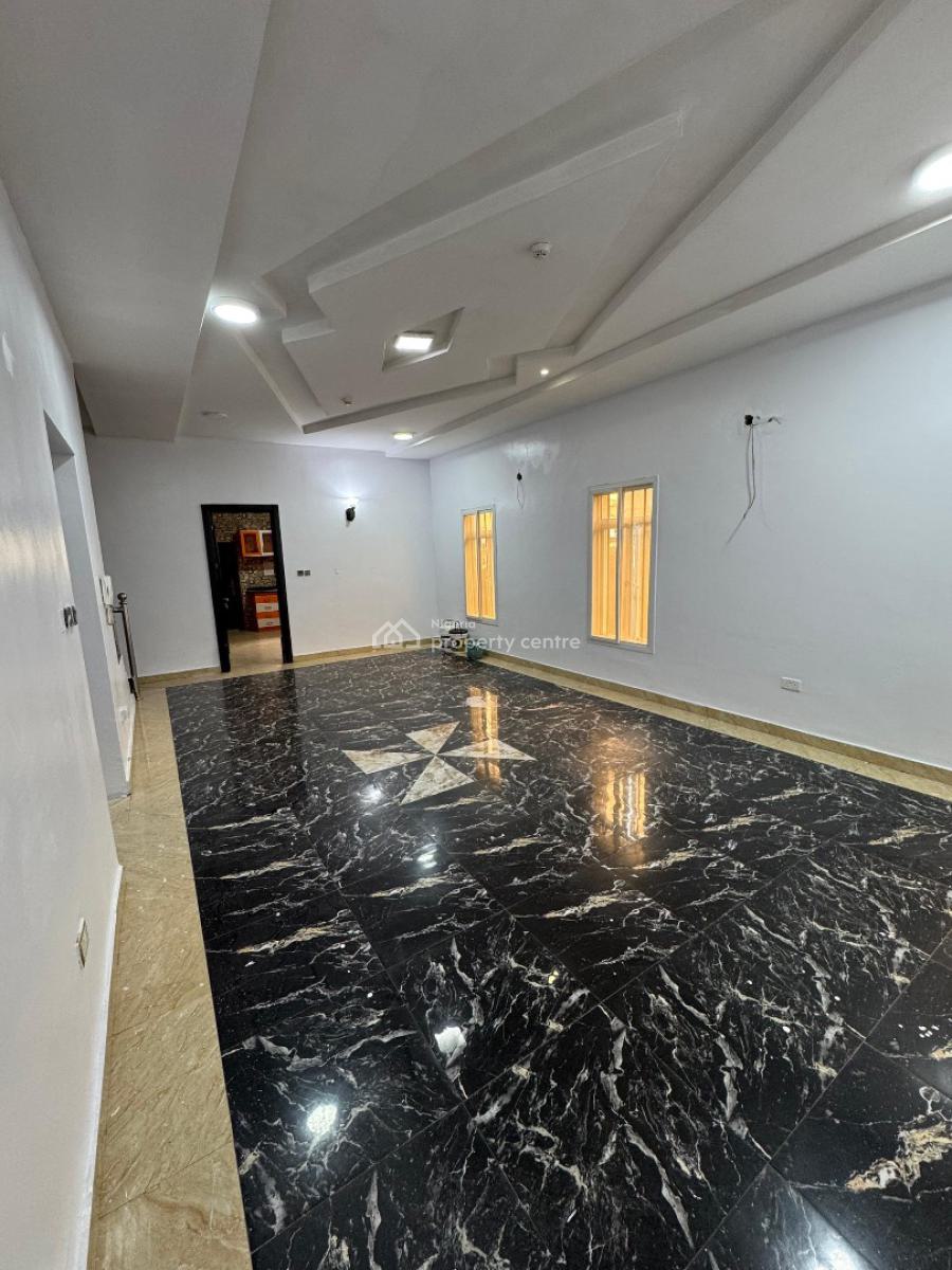 𝐖𝐄𝐋𝐋 𝐌𝐀𝐈𝐍𝐓𝐀𝐈𝐍𝐄𝐃 3 𝐁𝐄𝐃𝐑𝐎𝐎𝐌 𝐓𝐄𝐑𝐑𝐀𝐂𝐄, Lekki, Lagos, Terraced Duplex for Rent