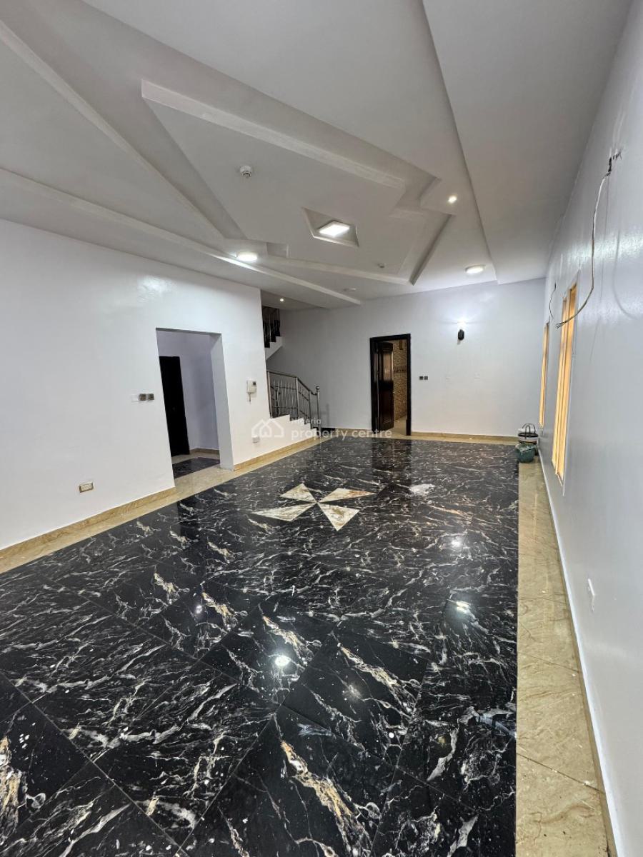 𝐖𝐄𝐋𝐋 𝐌𝐀𝐈𝐍𝐓𝐀𝐈𝐍𝐄𝐃 3 𝐁𝐄𝐃𝐑𝐎𝐎𝐌 𝐓𝐄𝐑𝐑𝐀𝐂𝐄, Lekki, Lagos, Terraced Duplex for Rent