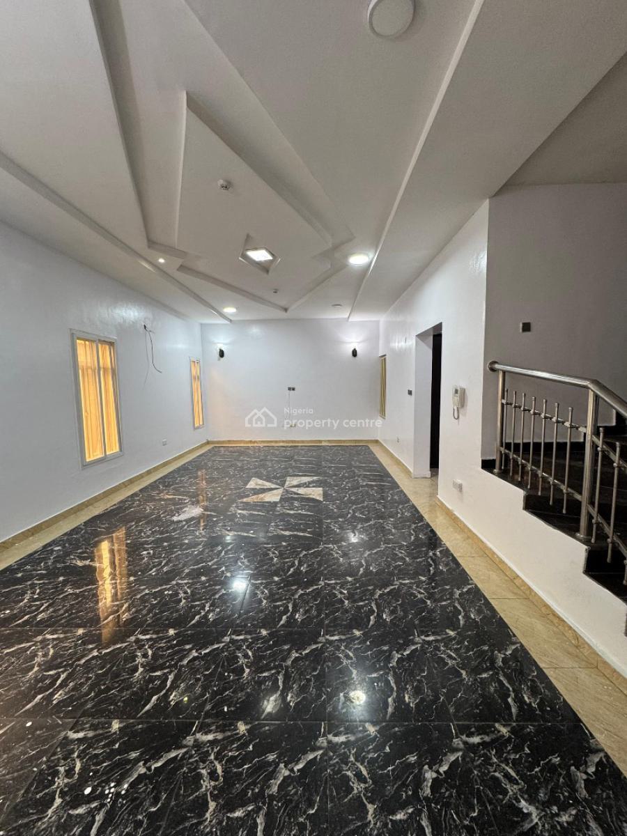 𝐖𝐄𝐋𝐋 𝐌𝐀𝐈𝐍𝐓𝐀𝐈𝐍𝐄𝐃 3 𝐁𝐄𝐃𝐑𝐎𝐎𝐌 𝐓𝐄𝐑𝐑𝐀𝐂𝐄, Lekki, Lagos, Terraced Duplex for Rent