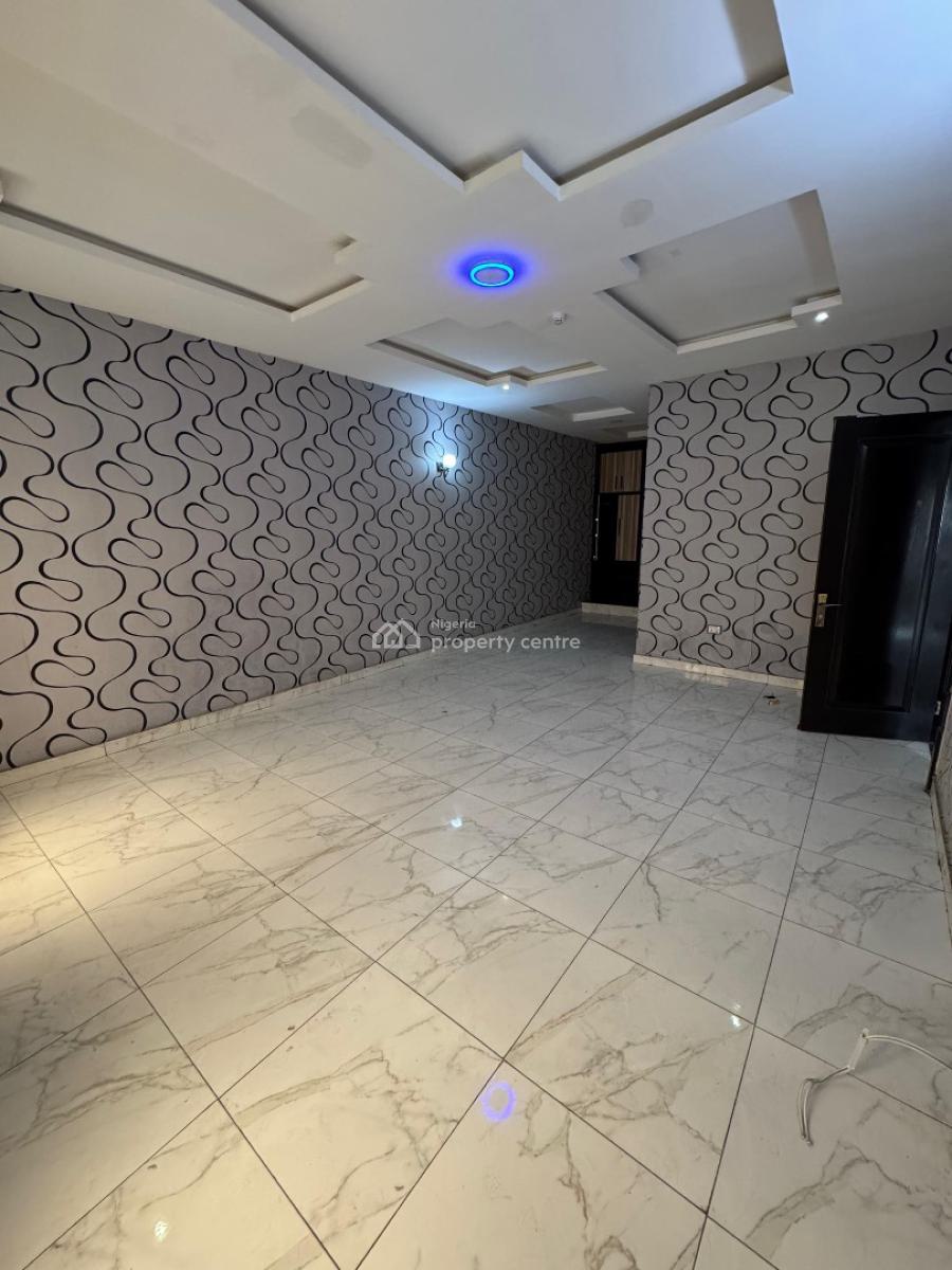 𝐖𝐄𝐋𝐋 𝐌𝐀𝐈𝐍𝐓𝐀𝐈𝐍𝐄𝐃 3 𝐁𝐄𝐃𝐑𝐎𝐎𝐌 𝐓𝐄𝐑𝐑𝐀𝐂𝐄, Lekki, Lagos, Terraced Duplex for Rent