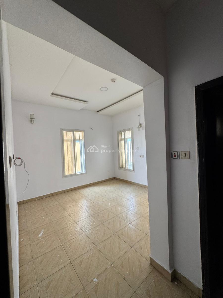 𝐖𝐄𝐋𝐋 𝐌𝐀𝐈𝐍𝐓𝐀𝐈𝐍𝐄𝐃 3 𝐁𝐄𝐃𝐑𝐎𝐎𝐌 𝐓𝐄𝐑𝐑𝐀𝐂𝐄, Lekki, Lagos, Terraced Duplex for Rent