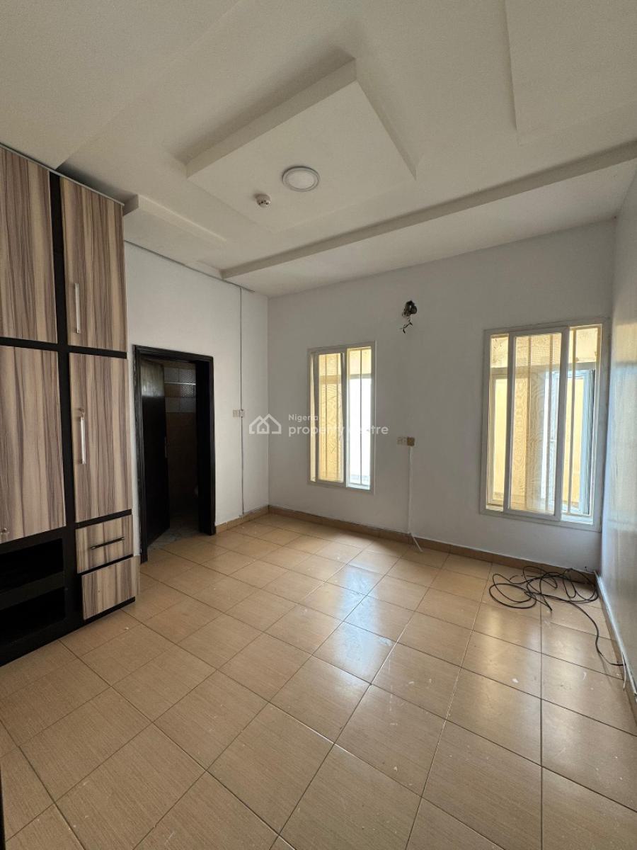 𝐖𝐄𝐋𝐋 𝐌𝐀𝐈𝐍𝐓𝐀𝐈𝐍𝐄𝐃 3 𝐁𝐄𝐃𝐑𝐎𝐎𝐌 𝐓𝐄𝐑𝐑𝐀𝐂𝐄, Lekki, Lagos, Terraced Duplex for Rent