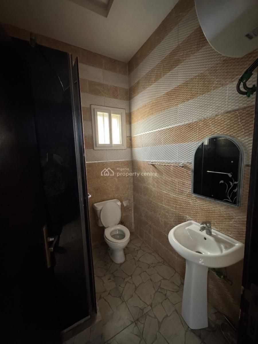 𝐖𝐄𝐋𝐋 𝐌𝐀𝐈𝐍𝐓𝐀𝐈𝐍𝐄𝐃 3 𝐁𝐄𝐃𝐑𝐎𝐎𝐌 𝐓𝐄𝐑𝐑𝐀𝐂𝐄, Lekki, Lagos, Terraced Duplex for Rent