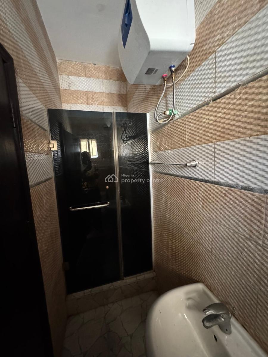 𝐖𝐄𝐋𝐋 𝐌𝐀𝐈𝐍𝐓𝐀𝐈𝐍𝐄𝐃 3 𝐁𝐄𝐃𝐑𝐎𝐎𝐌 𝐓𝐄𝐑𝐑𝐀𝐂𝐄, Lekki, Lagos, Terraced Duplex for Rent