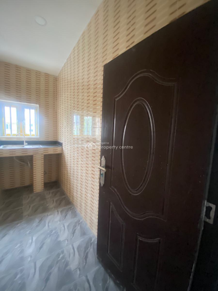 an Executive Two Bedroom Flat, Silver Crest Estate Besides Blenco Mall, Sangotedo, Ajah, Lagos, Flat / Apartment for Rent