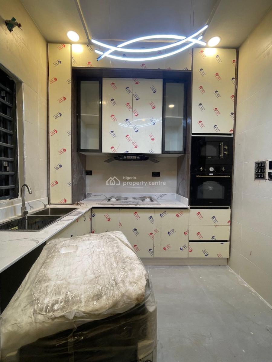 Stylish 3-bedroom Apartment with Elevator & Pool, Lekki Phase 1, Lekki, Lagos, Flat / Apartment for Sale