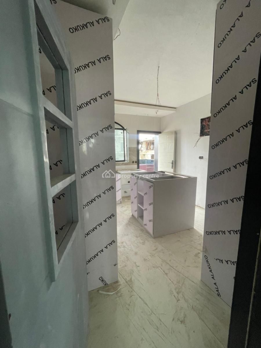 Contemporary 3 Bedroom Apartment in a Serviced Estate, Freedom Way, Lekki Phase 1, Lekki, Lagos, Flat / Apartment for Sale
