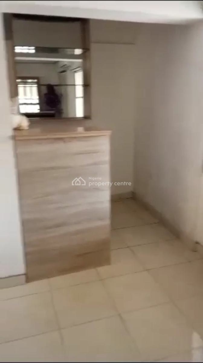 Luxury  Spacious 3 Bedroom with Glass Showers, Kitchen Cabinets., Alaka Estate, Surulere, Lagos, Flat / Apartment for Rent