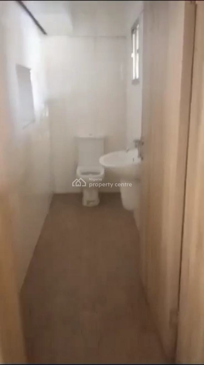 Luxury  Spacious 3 Bedroom with Glass Showers, Kitchen Cabinets., Alaka Estate, Surulere, Lagos, Flat / Apartment for Rent