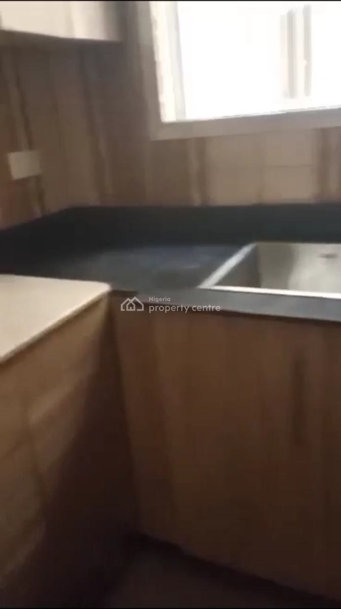Luxury  Spacious 3 Bedroom with Glass Showers, Kitchen Cabinets., Alaka Estate, Surulere, Lagos, Flat / Apartment for Rent