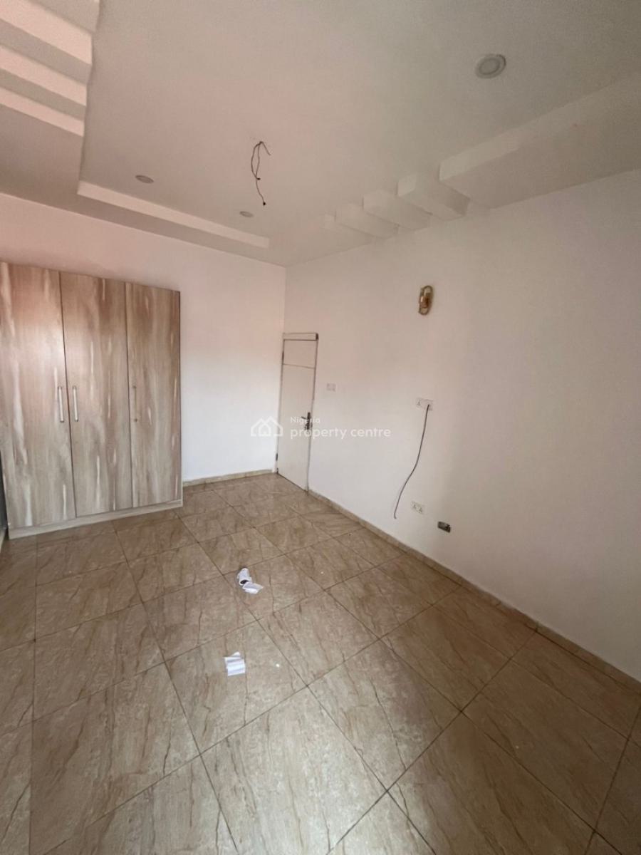 Spacious Single Room in a Shared Duplex, Lekki, Lagos, Flat / Apartment for Rent
