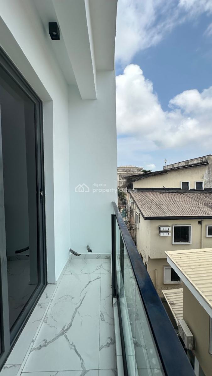 a Stylish Spacious 3 Bedroom Apartment with Elevator, Lekki Phase 1, Lekki, Lagos, Flat / Apartment for Sale