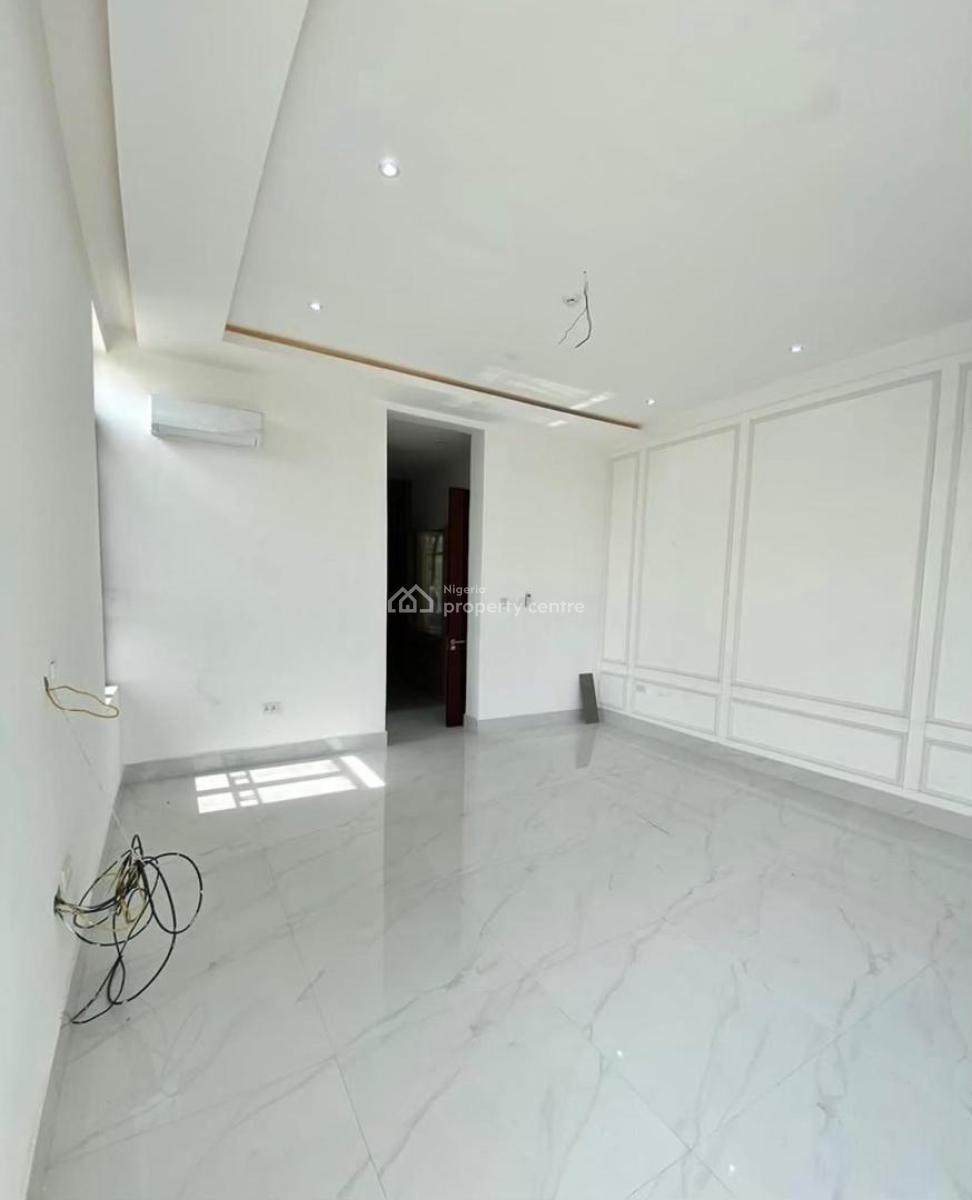 Spacious Massive Luxury 3bedroom Bedroom, Secure Estate on Admiralty Wey Lekki, Lekki Phase 1, Lekki, Lagos, Flat / Apartment for Rent