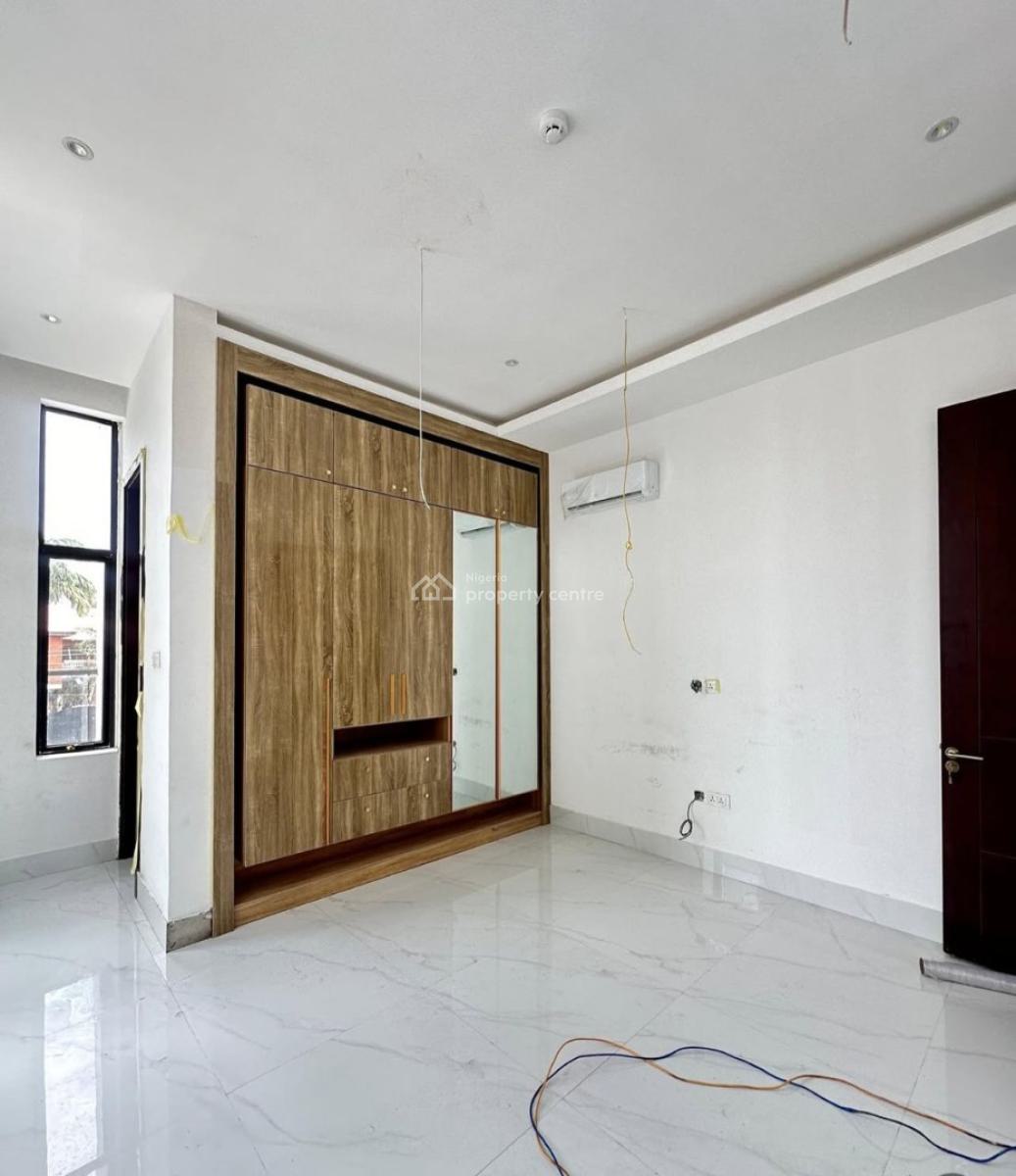 Luxury 3 Bed Apartment with a Bq , Swimming Pool & Elevator, Gym, Lekki Phase 1, Lekki, Lagos, Flat / Apartment for Sale