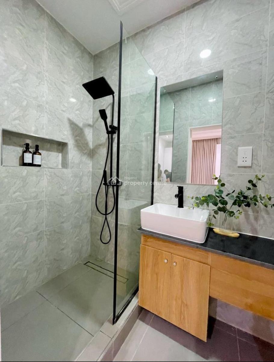 Book This Cozy, Beautiful 🥰 and  Luxurious 3bedroom Apartment in The, Lekki Phase 1, Lekki, Lagos, Flat / Apartment Short Let