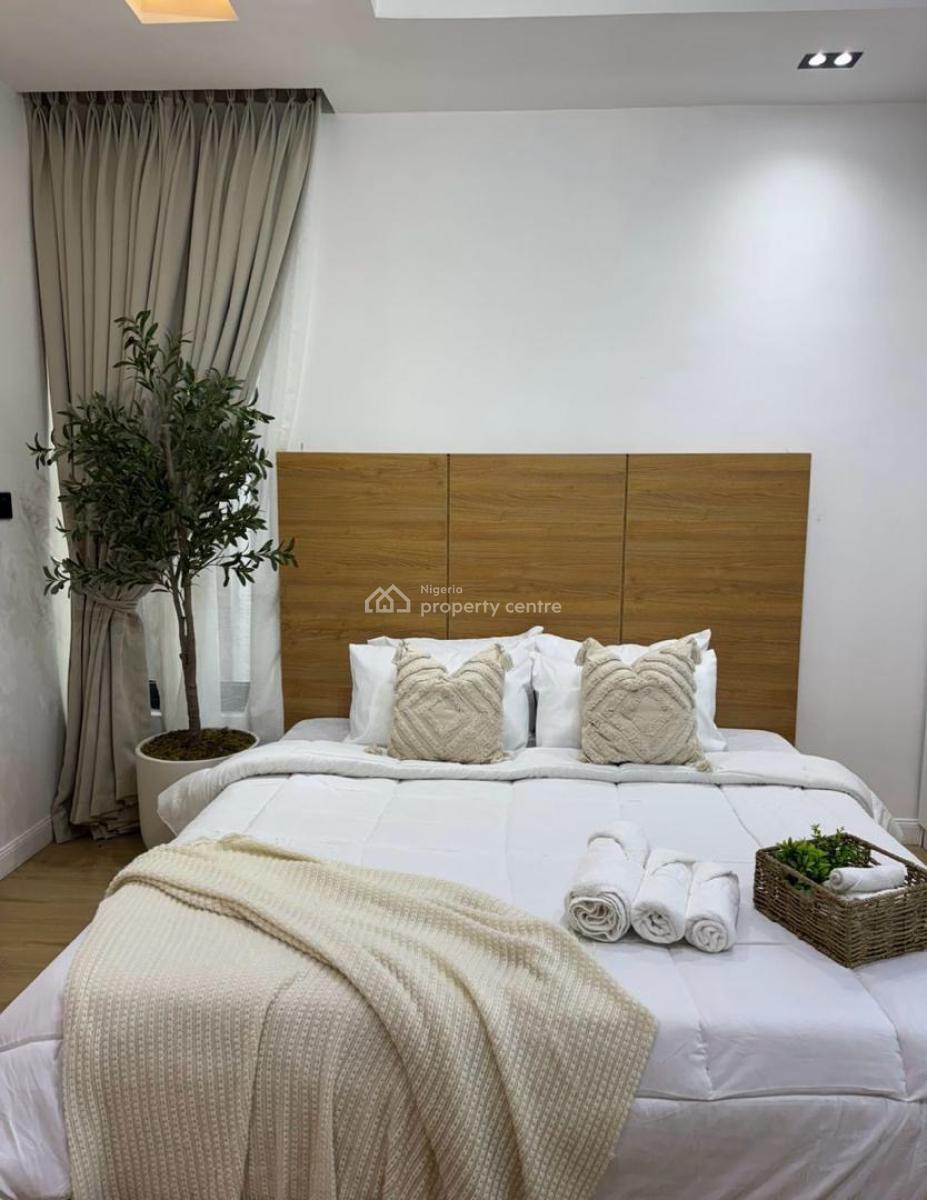 Book This Cozy, Beautiful 🥰 and  Luxurious 3bedroom Apartment in The, Lekki Phase 1, Lekki, Lagos, Flat / Apartment Short Let
